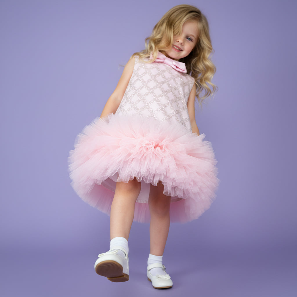 Roze meisjesfeestjurk met glinsterende pailletten, satijnen strik en zachte tule lagen