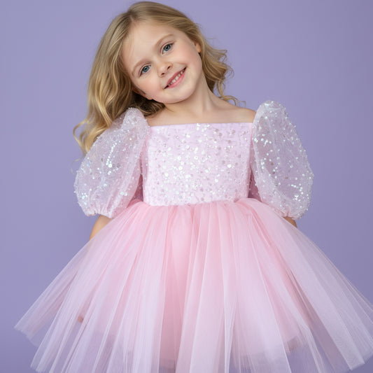 Roze meisjesfeestjurk met pofmouwen, satijnen strik en tule rok