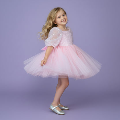 Roze meisjesfeestjurk met pofmouwen, satijnen strik en tule rok