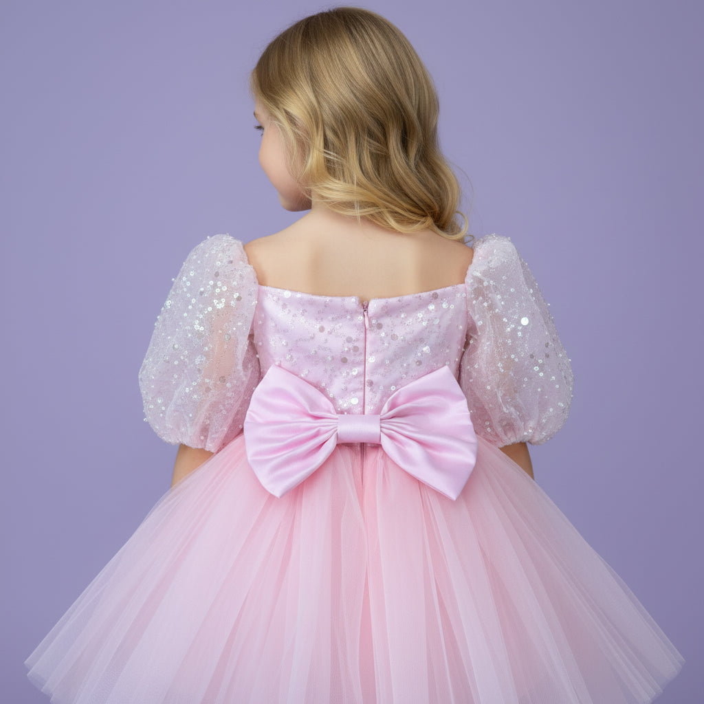 Roze meisjesfeestjurk met pofmouwen, satijnen strik en tule rok